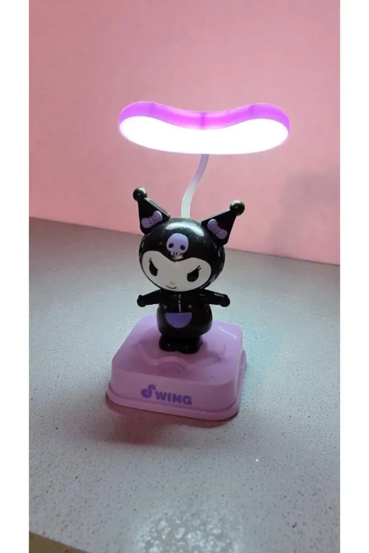 FAMEMUS ACCESSORY 12321ewqe34 Kuromi Kendini Sallayan Model Masa Gece Lambası Boyut:20Cm