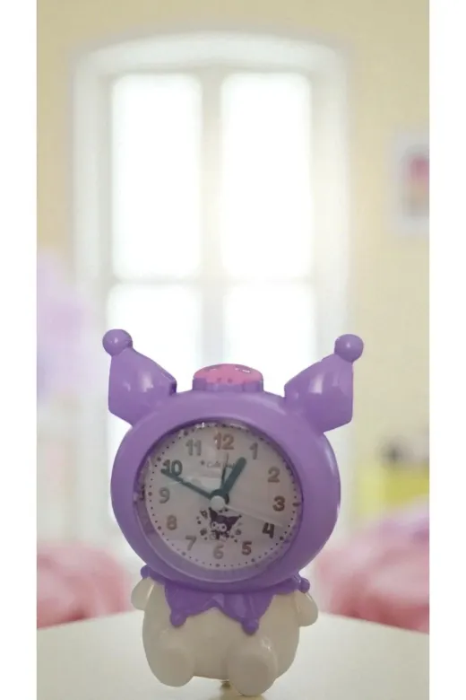 FAMEMUS ACCESSORY 24135336 Kuromi Masa Üzeri Çalarsaat Boyut 15 Cm