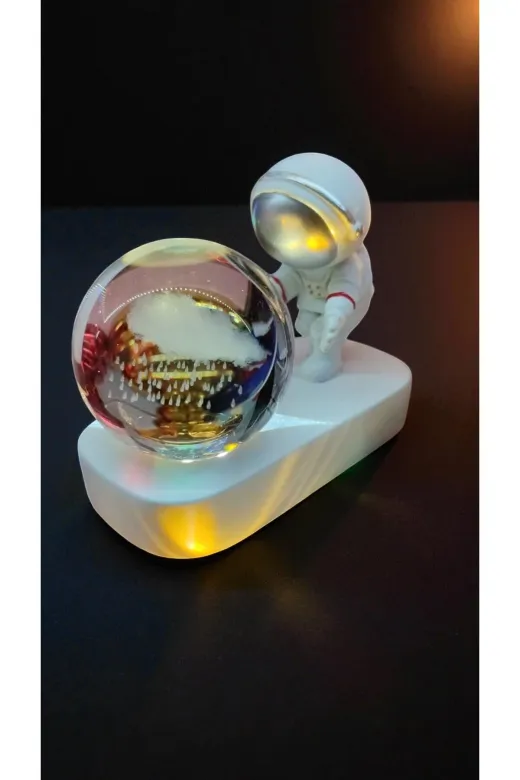 FAMEMUS ACCESSORY scfdfsfdsfdsfds Astronot Standlı Işıklı Cam Küre
