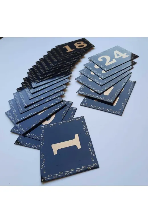 GENDEC GEN5.5X6.5CM00-24 Kapı Numarası 5.5X6.5 Siyah Zemin Üzeri Altın Sarı Baskı Kendinden Yapışkanlı No:1 Den 24’E