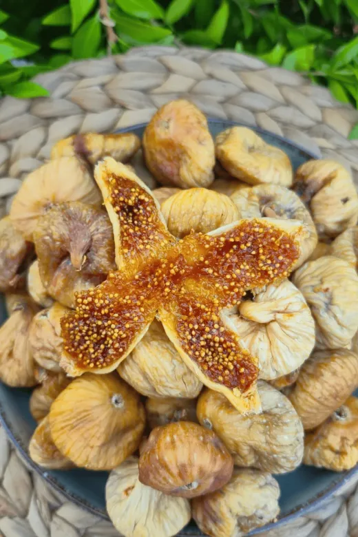HAKER İNCİR HAKER002 Dağ İnciri Süzme 1000 Gr Organik Kuru İncir (Yumuşak) Tabak Içinde