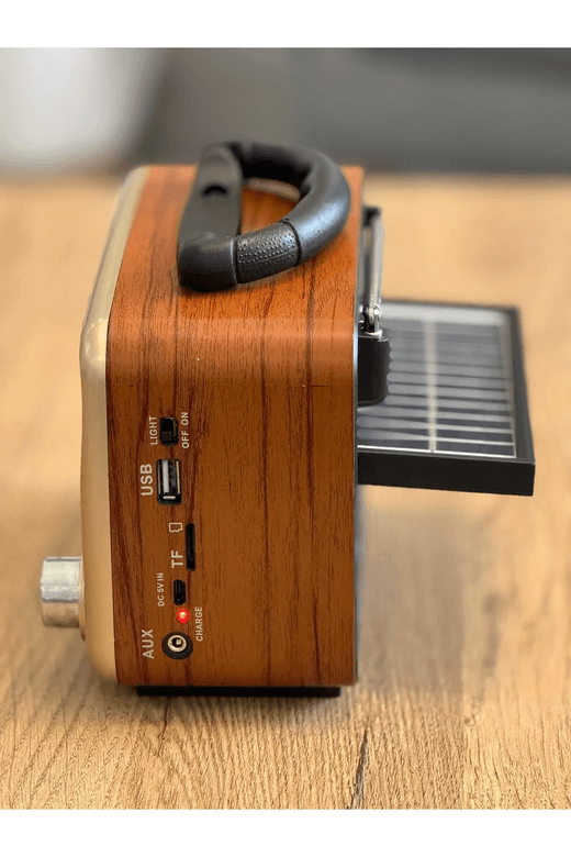 Helsinki Machine Hs-302 Güneş Enerji̇li̇+Fenerli̇+Usb+Bluetooth Özellikli 3 Band Nostalji