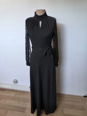 Kadın Uzun Kollu Balıkçı Yaka Damla Detaylı Kuşaklı Yırtmaçlı Uzun Janjan Krep Elbise - L-XL - Siyah