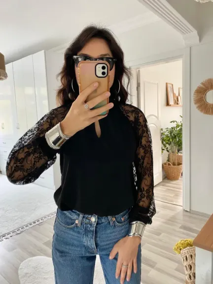 Kadın Uzun Kollu Göğüs Pencere Detay Yaka Boğazlı Kolları Tüllü Sandy Bluz - 2XL-3XL - Siyah