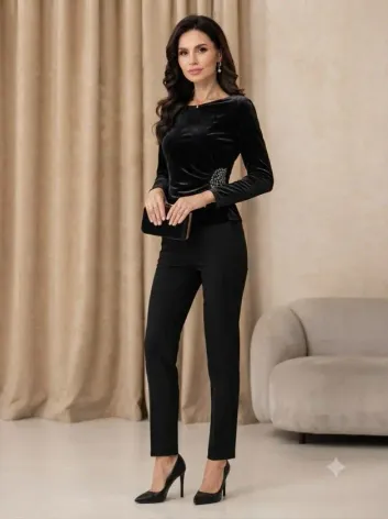 Kadın Uzun Kollu Yakası Açık Belden Taş Detaylı Kadife Bluz - 2XL-3XL - Siyah