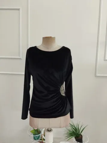 Kadın Uzun Kollu Yakası Açık Belden Taş Detaylı Kadife Bluz - 2XL-3XL - Siyah