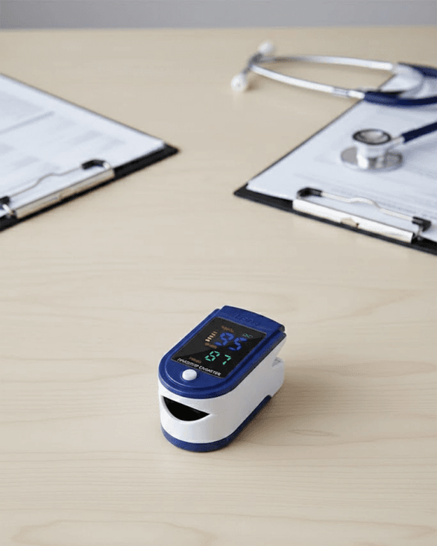 Kolay Kullanımlı Parmak Tipi Pulse Oksimetre Ev Tipi Kullanım