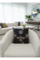 Kraliçe Arı İşleme Görünüm Dokuma Kumaş Kırlent Kılıfı 45x45