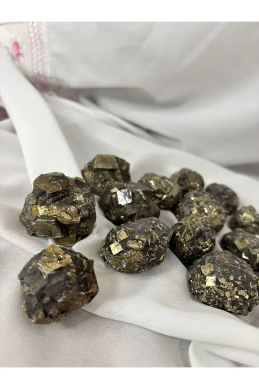 kuartz fil355 Pirit Taşı. 34-140Gr Arasında Değişiklik Gösterebilir