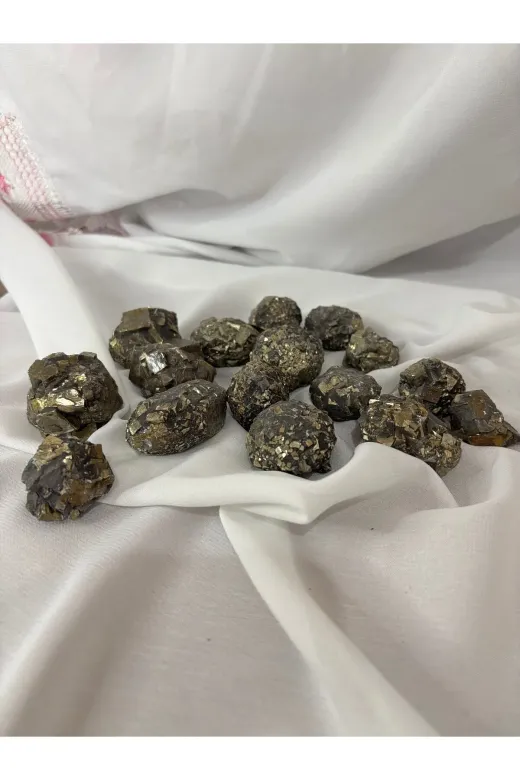 kuartz fil355 Pirit Taşı. 34-140Gr Arasında Değişiklik Gösterebilir