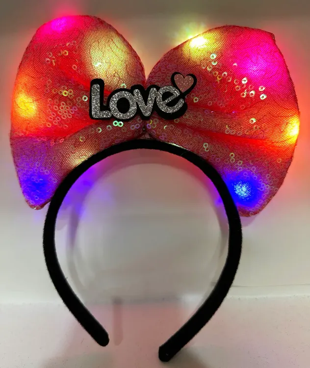 Led Işıklı 3 Farklı Fonksiyonda Yanan Gümüş Love Yazılı Fuşya Pembe Fiyonk Taç 20X17 cm (4745)