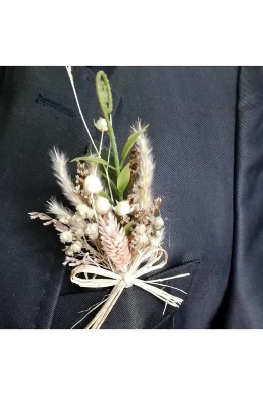 Lora Davet 54632 Damat Ve Arkadaşları Için Yaka Çiçeği Krem