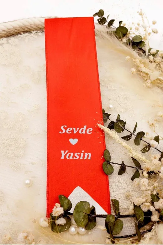 Lora Davet Takı Kurdelesi (İsimli) (1 Adet) Kırmızı 42120