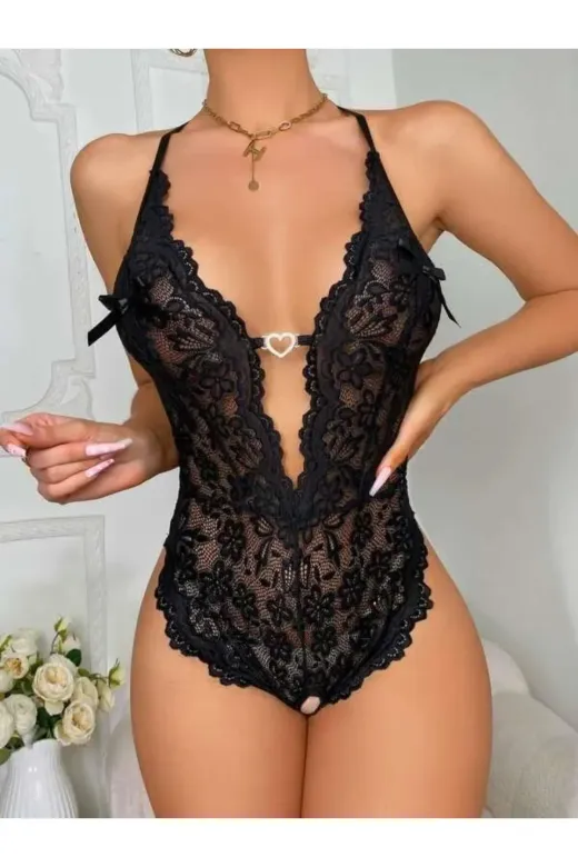 Metal Kalp Aksesuarlı Dantelli Siyah Body