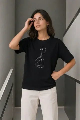 Minimal Gitar Baskılı Tişört T-Shirt Yazlık Kısa Kol Bisiklet Yaka T-Shirt - Siyah - M - Siyah