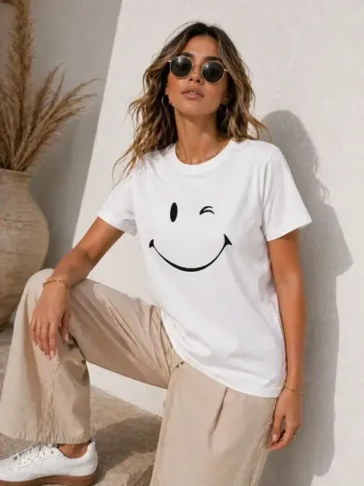 Minimal Gülümseyen Yüz Baskılı Tişört Kısa Kol Yazlık T-Shirt - Beyaz - S - Beyaz