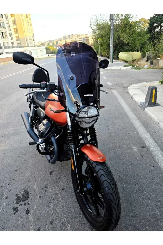 Moto Guzzi V7 Stone Ön Cam 2021-2023 Model 53cm Siyah Renkli 4mm APARATSIZDIR