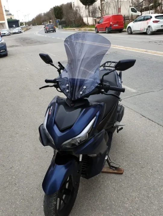 MOTOCAM Abush Benice A-150 Ön Cam 2023-2026 Model 54cm Füme Renkli Sportif Model