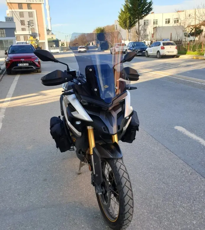 MOTOCAM Voge DS 625X Ön Cam 2023-2026 Model 65cm Füme Renkli 4mm SPORTİF MODEL
