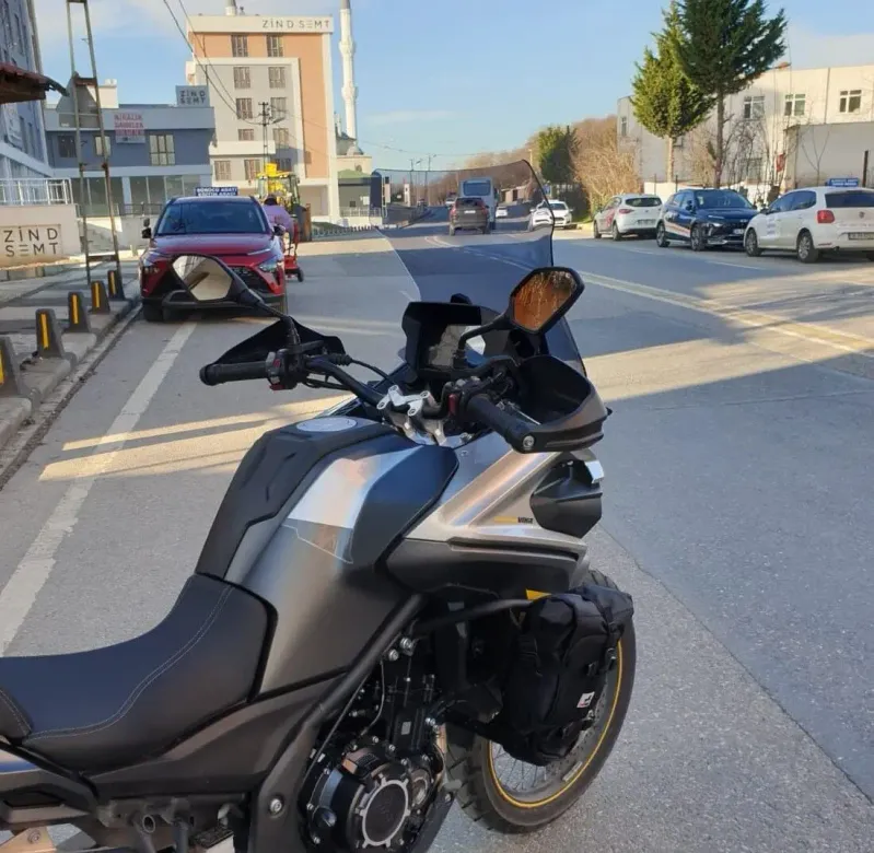 MOTOCAM Voge DSX 525 Ön Cam 2023-2026 Model 65cm füme Renkli 4mm SPORTİF MODEL