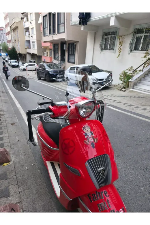 Peugeot Django Ön Cam 2017-2026 Model 37cm Şeffaf Renkli 4mm APARATSIZ