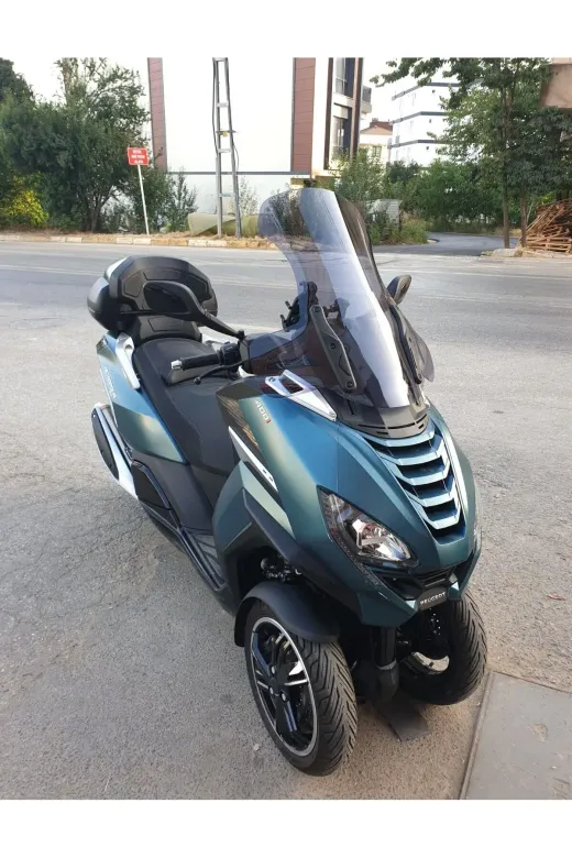 Peugeot Metropolis SW 400 Ön Cam 2021-2026 Model 68cm Füme Renkli 4mm