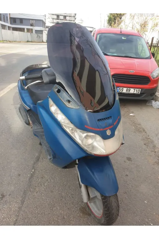 Piaggio X8 200 Ön Cam 2004-2006 Model 70cm Siyah Renkli 4mm