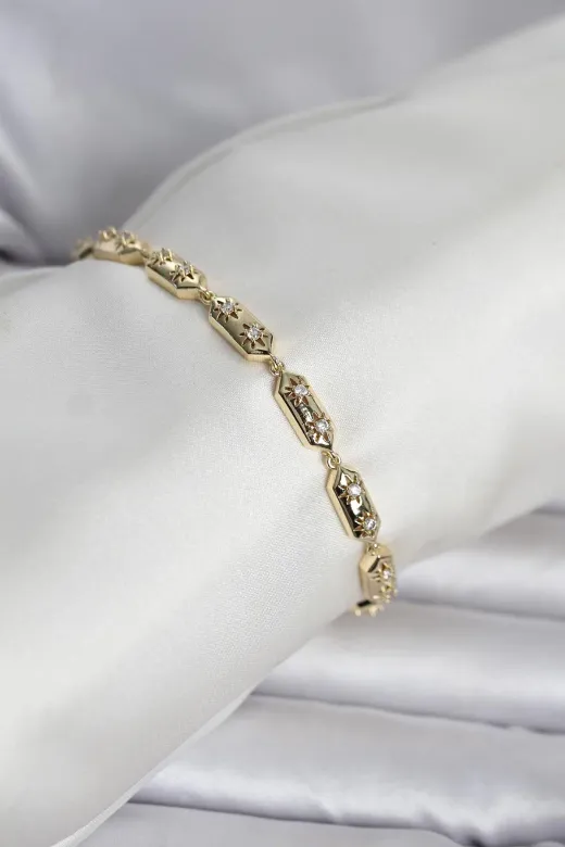 Pirinç Gold Renk Kutup Yıldızı İşleme Kadın Bileklik TJ-BB8403