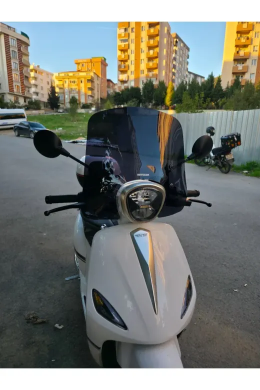 Rks Letbe LB 125 Ön Cam 2023-2026 Model 44cm Siyah Renkli 4mm APARATSIZ