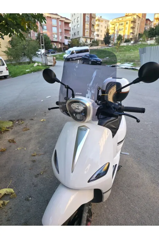 Rks Neon 125 Ön Cam 2023-2026 Model 44cm Füme Renkli 4mm APARATSIZ
