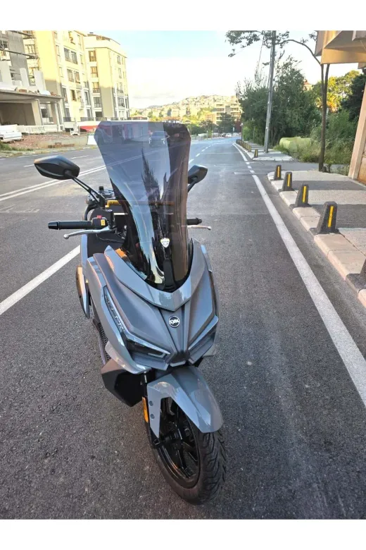 Sym JET 14 EVO 200 PLUS Ön Cam 2023-2026 Model 58cm Siyah Renkli 4mm