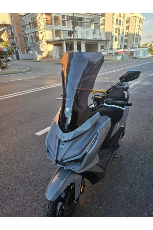 Sym JET 14 EVO 200 PLUS Ön Cam 2023-2026 Model 58cm Siyah Renkli 4mm