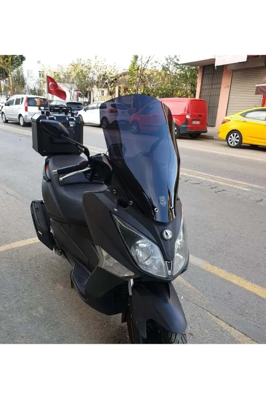 SYM Joymax 250 İ Ön Cam 2013-2016 Model 75cm Siyah Renkli 4mm YOKTUR