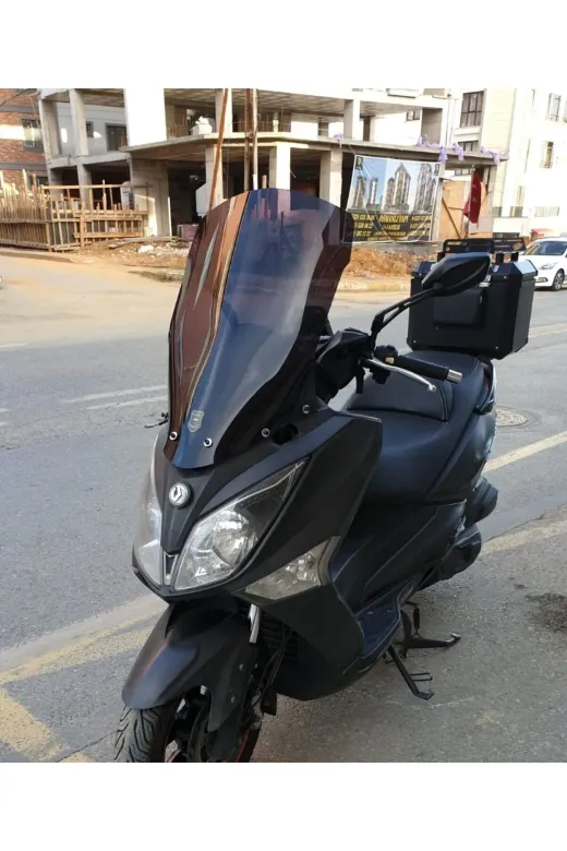 SYM Joymax 250 İ Ön Cam 2013-2016 Model 75cm Siyah Renkli 4mm YOKTUR