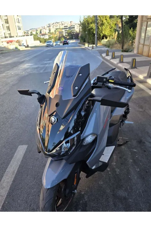 Sym Maxsym TL 508 Ön Cam 2022-2026 Model 41cm Şeffaf Renkli 4mm SPORTİF