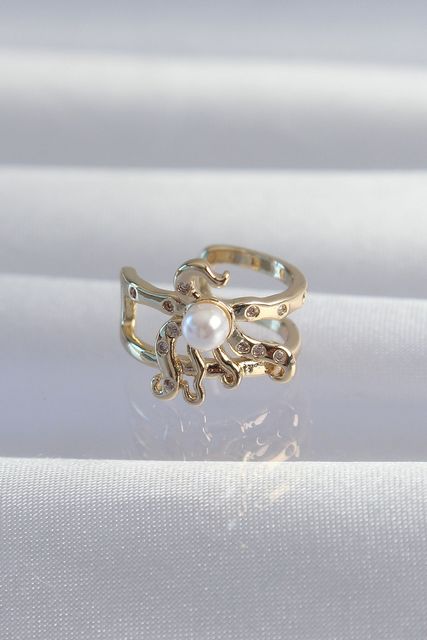 Tahtakale Toptancıları BKP9333-BLNC Pirinç Gold Renk İncili Ahtapot Earcuff Küpe Altın