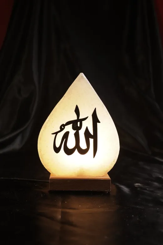 TUZCU KENAN DML-BSK-TZL-01 Baskılı Damla Tuz Lambası Allah Yazılı Ahşap Kaideli Dekoratif Ortam Lambası