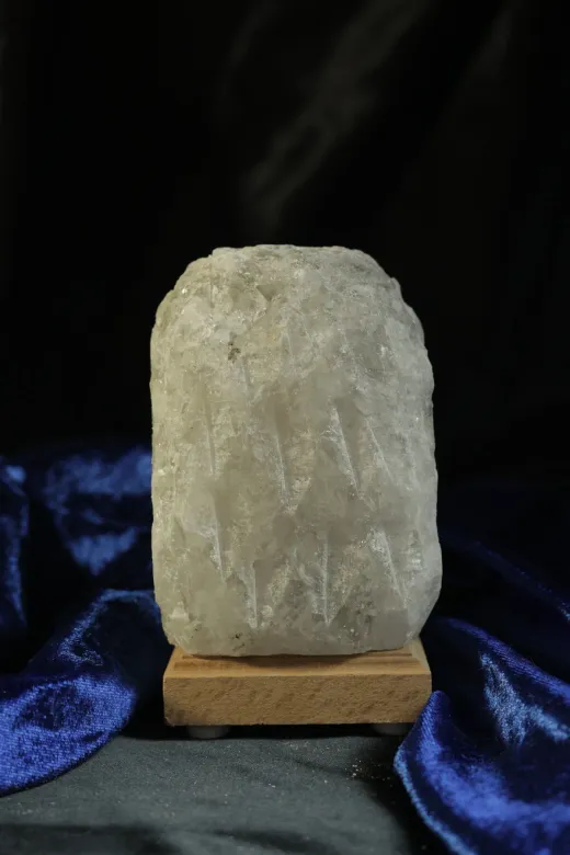 TUZCU KENAN GRI-DGL-TZL-12 Çankırı Gri Doğal Tuz Lambası Ahşap Kaideli Dekoratif Ortam Lambası 1-2 Kg