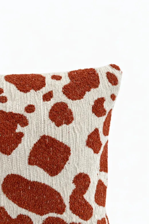 Typoniq Attitude Included TYP25201015 Savanna Zürafa Desenli Bukle Dokuma Kiremit Kırlent Kılıfı (43X43 Cm) - Animal Print Modern