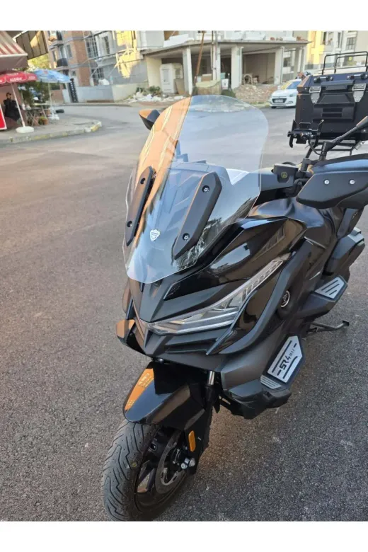 Voge SR4 Ön Cam 2022-2026 Model 54cm Şeffaf Renkli 4mm ORİJİNAL BOYLU