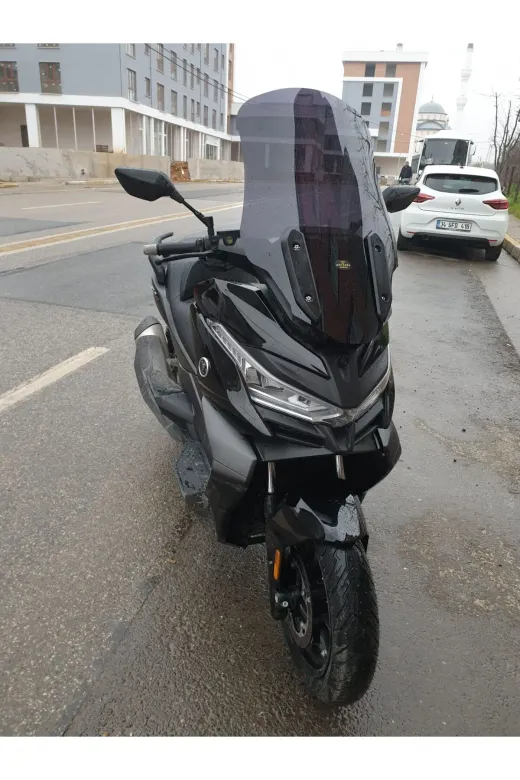 Voge SR4 Ön Cam 2022-2026 Model 78cm Siyah Renkli 4mm UZUN İADESİ YOKTUR