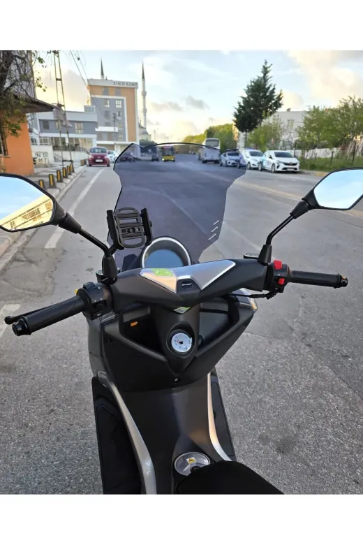 Volta Revolt RSX4 Ön Cam 2022-2026 Model 65cm Füme Renkli 4mm ORTA BOYLU