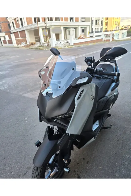 Yamaha Xmax Techmax Ön Cam 2025-2026 Model 39cm Şeffaf Renkli 4mm Asansörlü