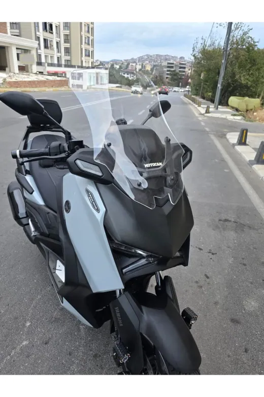 Yamaha Xmax Techmax Ön Cam 2025-2026 Model 63cm Şeffaf Renkli 4mm Asansörlü