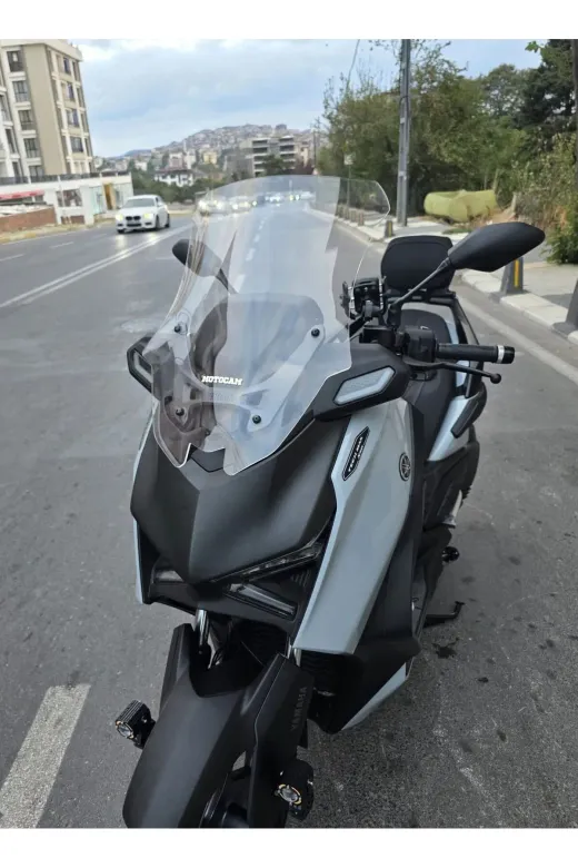 Yamaha Xmax Techmax Ön Cam 2025-2026 Model 63cm Şeffaf Renkli 4mm Asansörlü