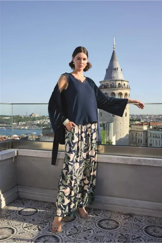 Yaprak Desenli ve Dantelli 3’lü Pijama Takımı