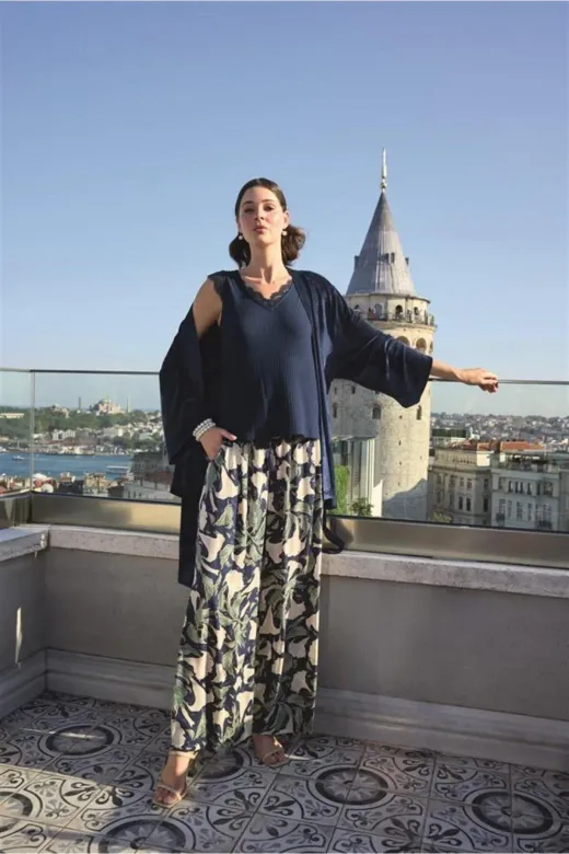 Yaprak Desenli ve Dantelli 3’lü Pijama Takımı