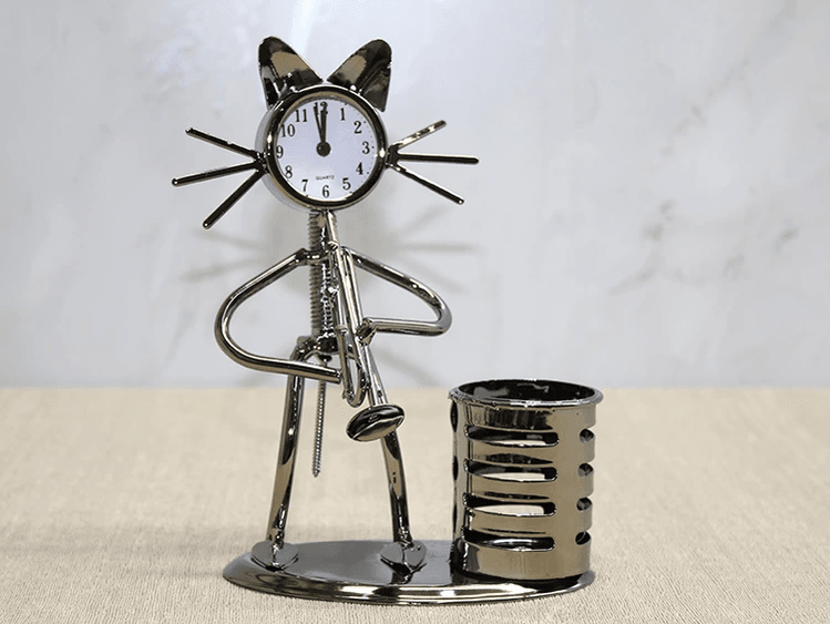 YNT İthalat KH-AALK4346 Metal Saksafon Çalan Kedi Müzisyen Saat Ve Kalemlik Alk4346