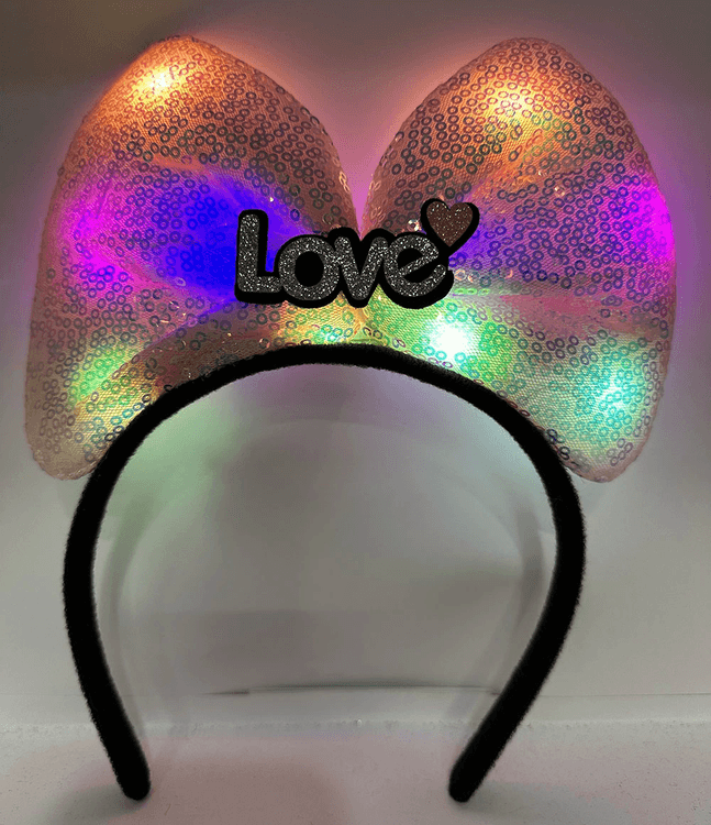 YNT İthalat SM-SMR-D141-TOZ PEMBE Led Işıklı 3 Farklı Fonksiyonda Yanan Gümüş Love Yazılı Toz Pembe Fiyonk Taç 20X17 Cm