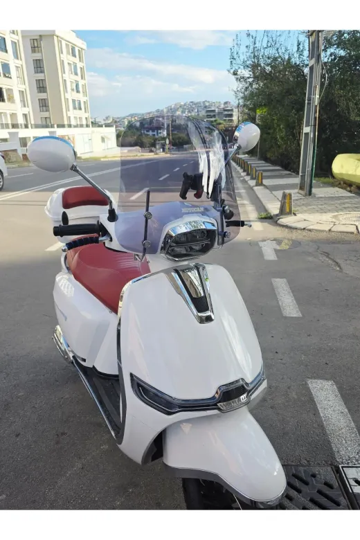 Yuki Risotto 125 Ön Cam 2022-2026 Model 39cm Füme Renkli 4mm APARATSIZ
